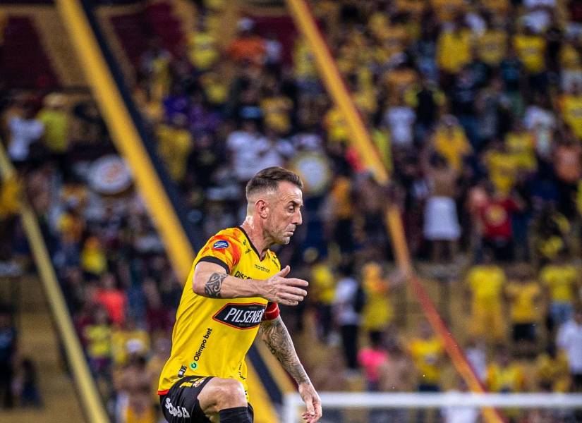 Damián Díaz en un partido con la camiseta de Barcelona SC.