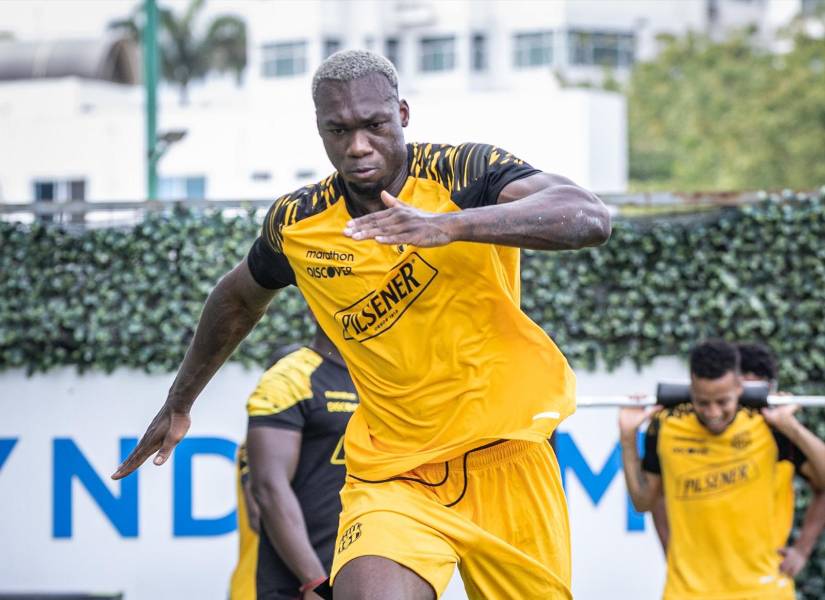 Felipe Caicedo ya entrena con Barcelona SC en Manta.