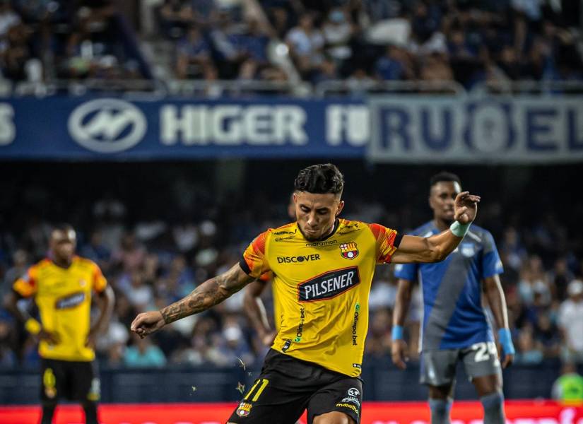 Joao Rojas en el Cásico del Astillero.