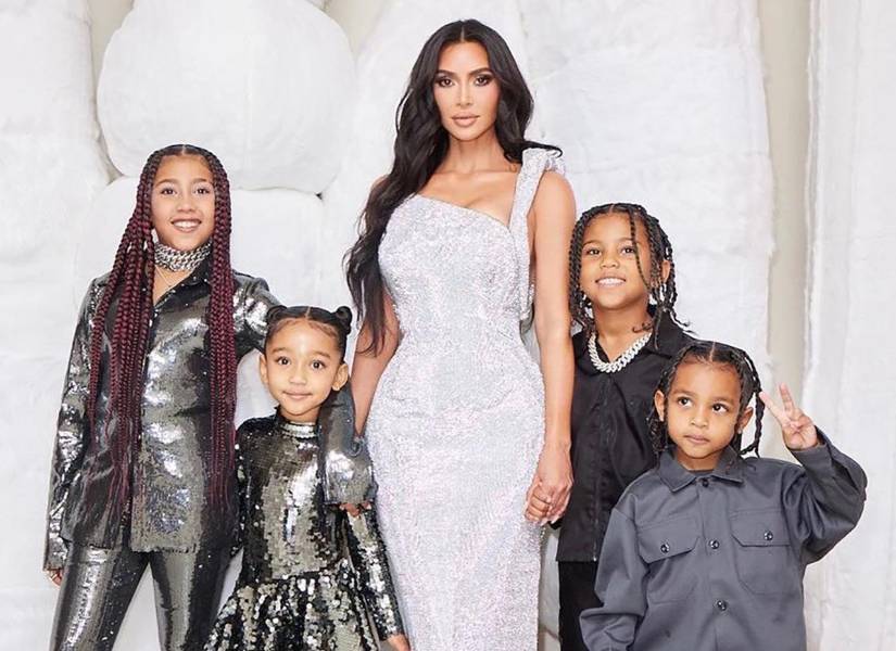 Kim Kardashian y sus hijos.