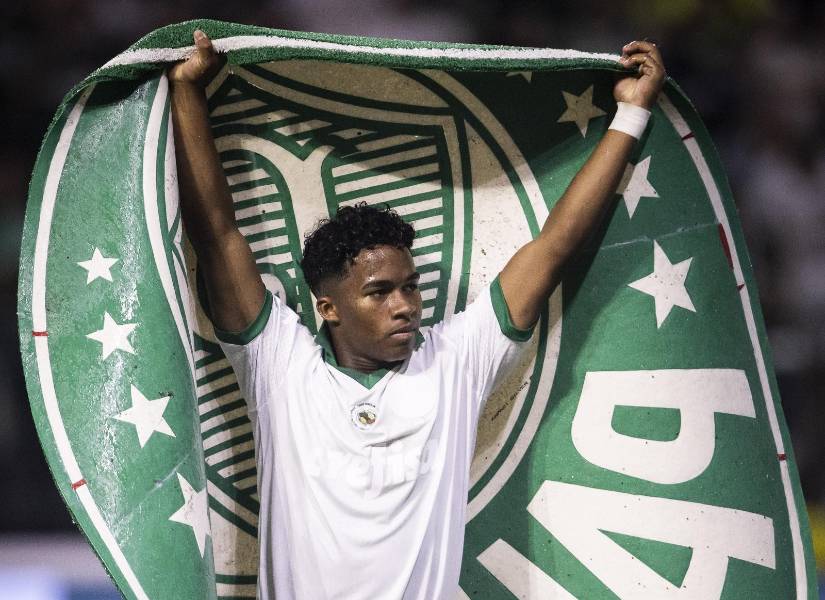 Endrick festejando un gol.