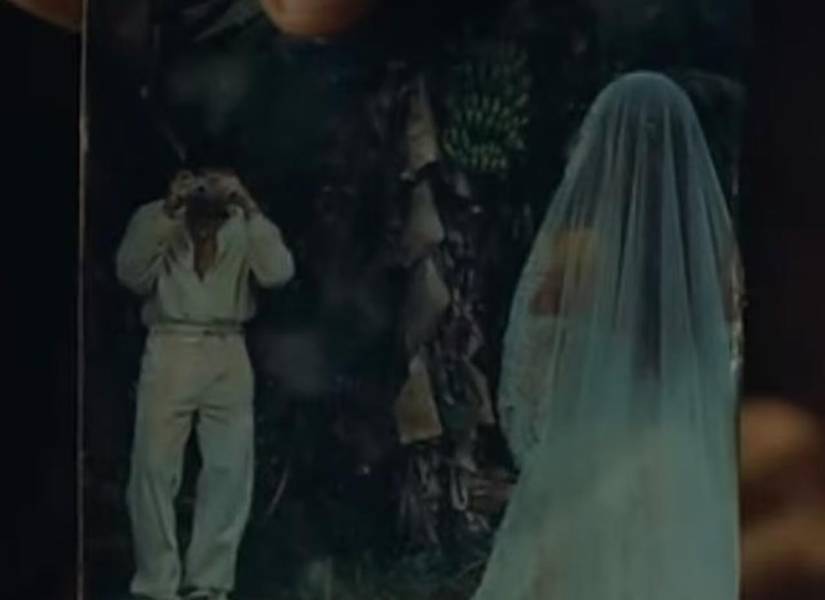 Fotografía de Bad Bunny junto a Gabriela Berlingeri