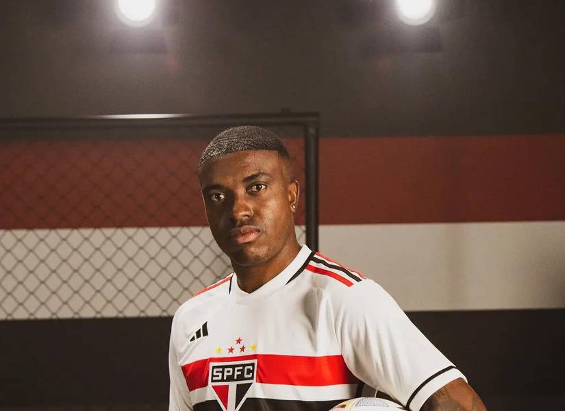 Jhegson Méndez con la camiseta de São Paulo.