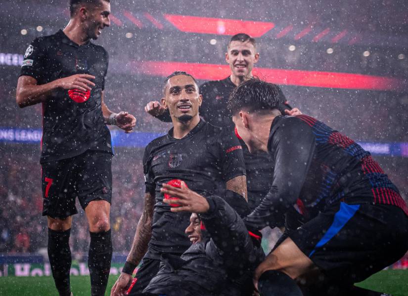 Jugadores del FC Barcelona celebran uno de los cinco goles ante el Benfica en Champions League