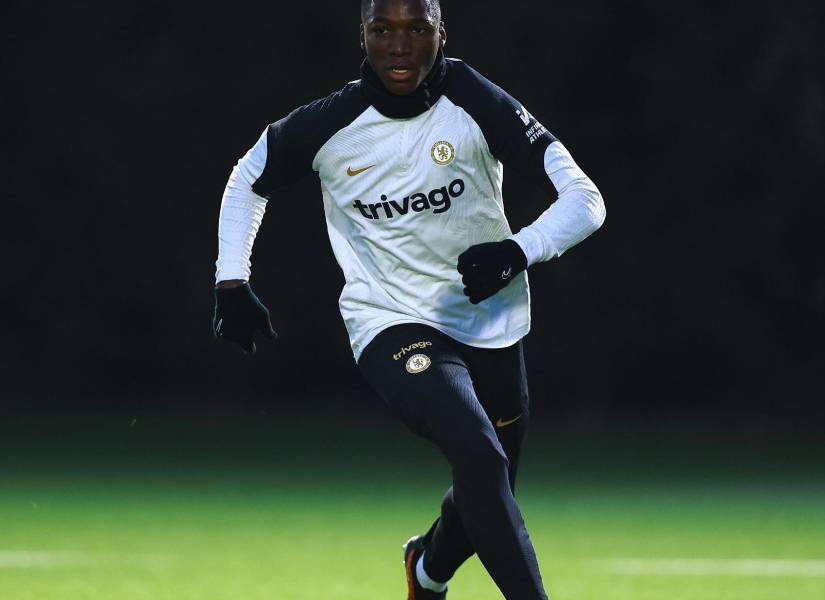 Moisés Caicedo en un entrenamiento con Chelsea.