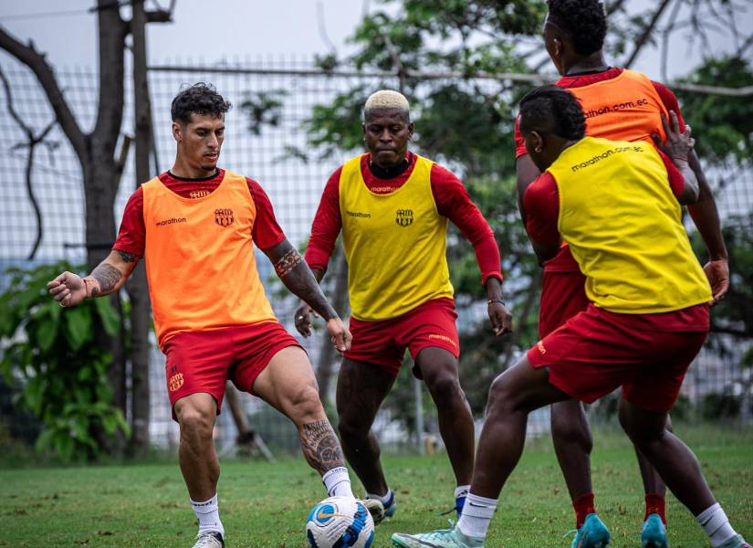 Jugadores de Barcelona SC en el entrenamiento previo al encuentro contra U. Católica.