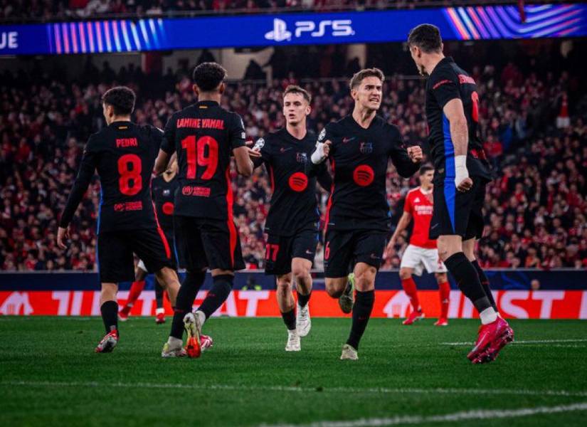 Jugadores del FC Barcelona celebran uno de los cinco goles ante el Benfica en Champions League