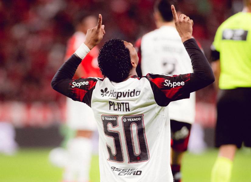 Gonzalo Plata anotó uno de los goles en la victoria del Flamengo ante el Internacional de Porto Alegre