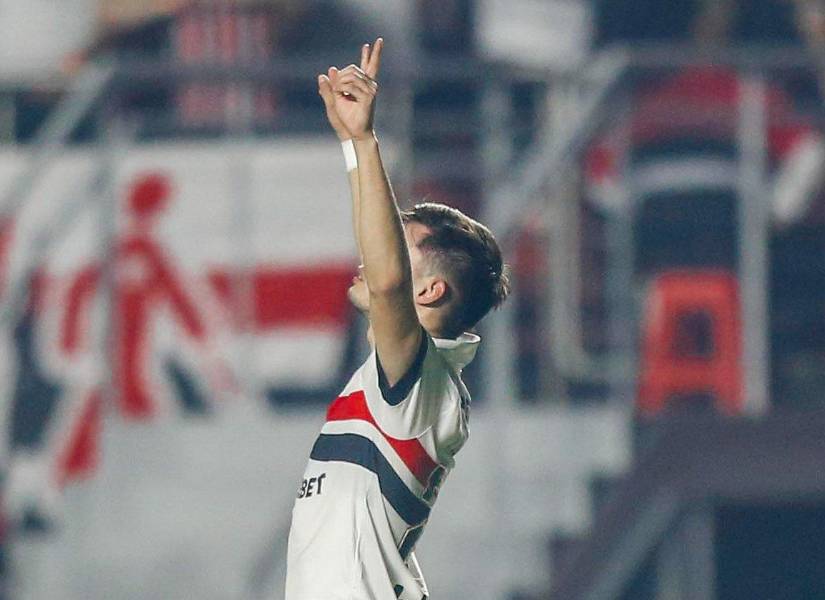 Damián Bobadilla celebra su gol con el São Paulo por la Copa Libertadores