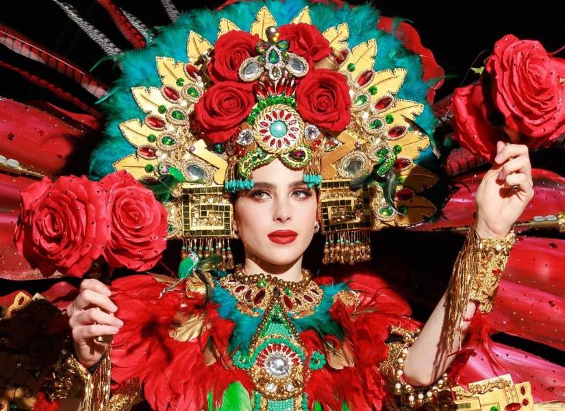 Fátima Bosch en su traje típico.