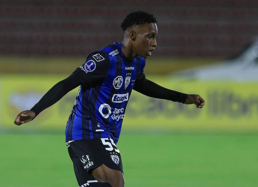 Darwin Guagua en un partido con Independiente del Valle