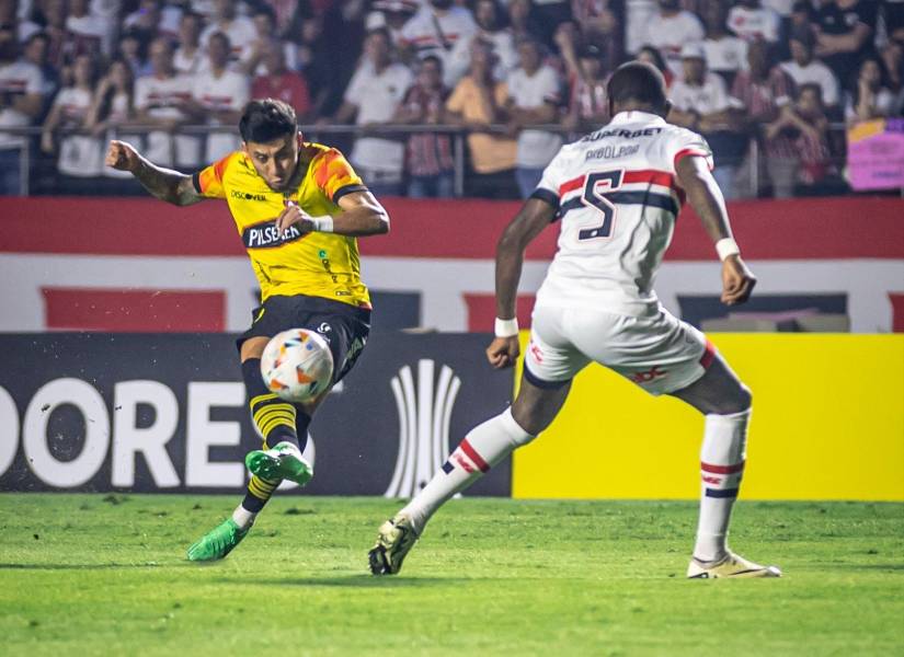 Joao Rojas estará entre cuatro y seis meses fuera de las canchas.