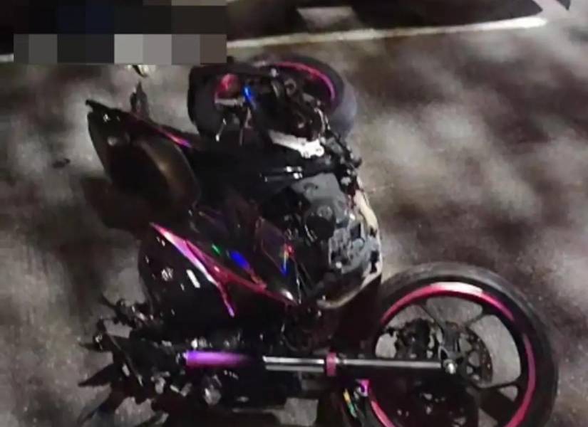 Motocicleta de Quiroz luego del accidente en Floridablanca, Colombia.