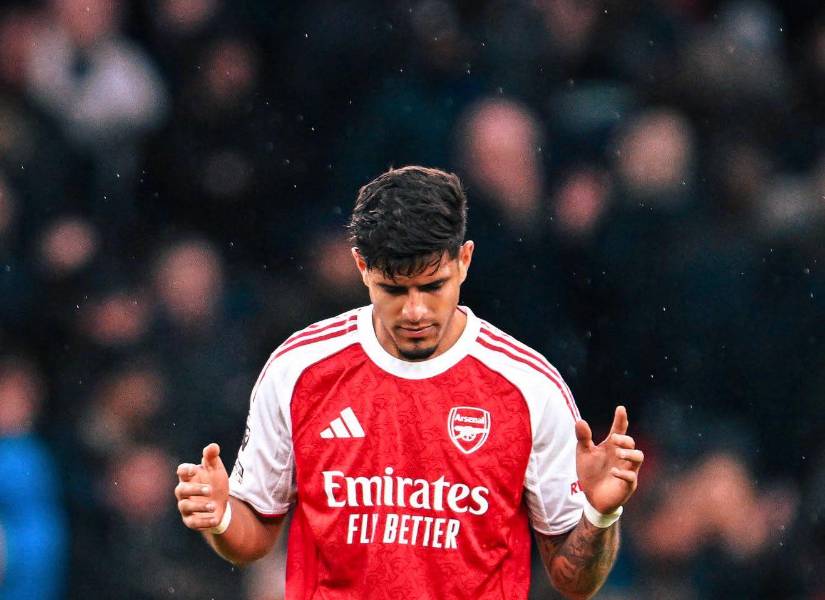 Piero Hincapié regresará a la convocatoria del Arsenal para enfrentar al Brighton.