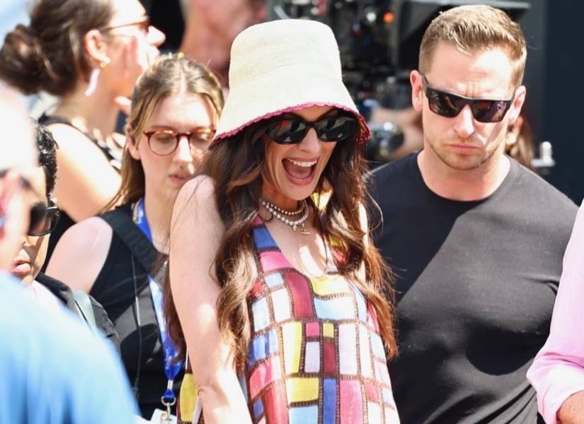 Ane Hathaway durante el rodaje en Chelsea, Reino Unido.