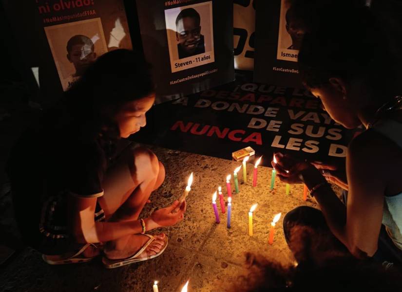 Imagen de la conmemoración de cinco meses de la desaparición y posterior asesinato de Ismael, Josué, Nehemías y Steven, cuatro menores que vivían en el sector de Las Malvinas, sur de Guayaquil.