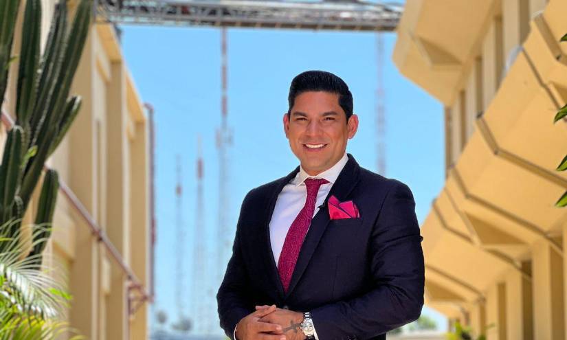 Imagen de Emilio Pinargote detrás de cámaras en En Contacto.