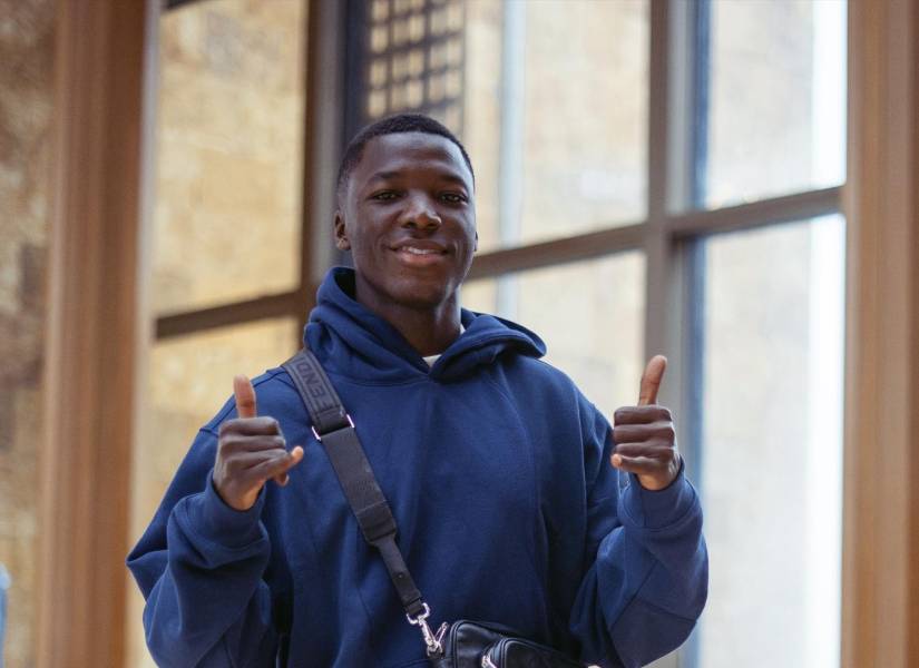 La llegada de Moisés Caicedo a la concentración de la selección ecuatoriana