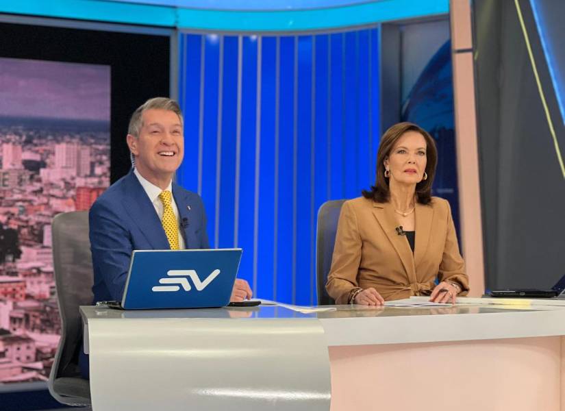 Pedro Jiménez junto a María Isabel de Lebed en el set de Televistazo.
