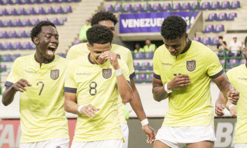 Jugadores de la Selección de Ecuador celebran un gol