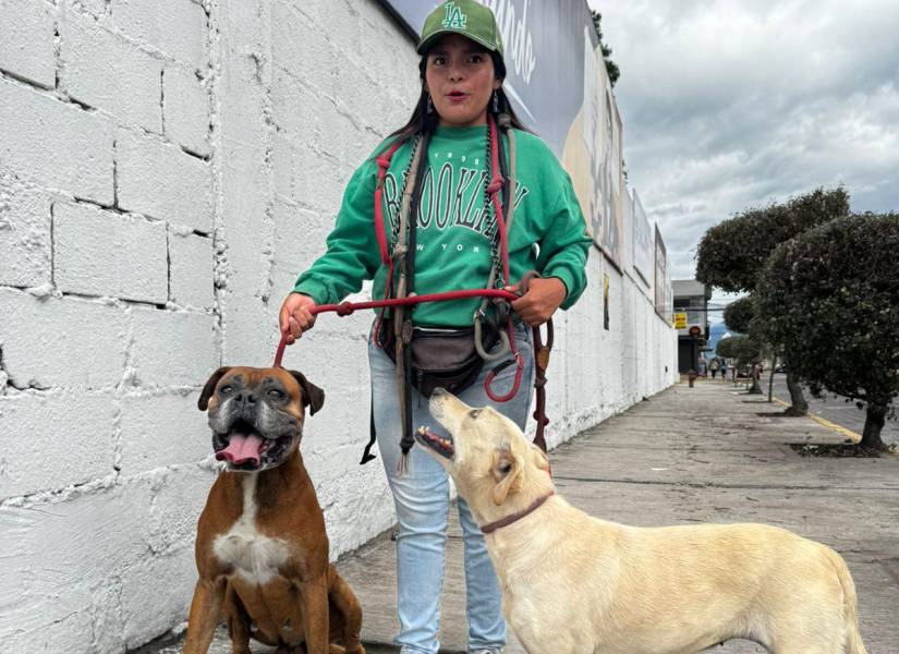 Katherin Lazo, paseadora de perros.