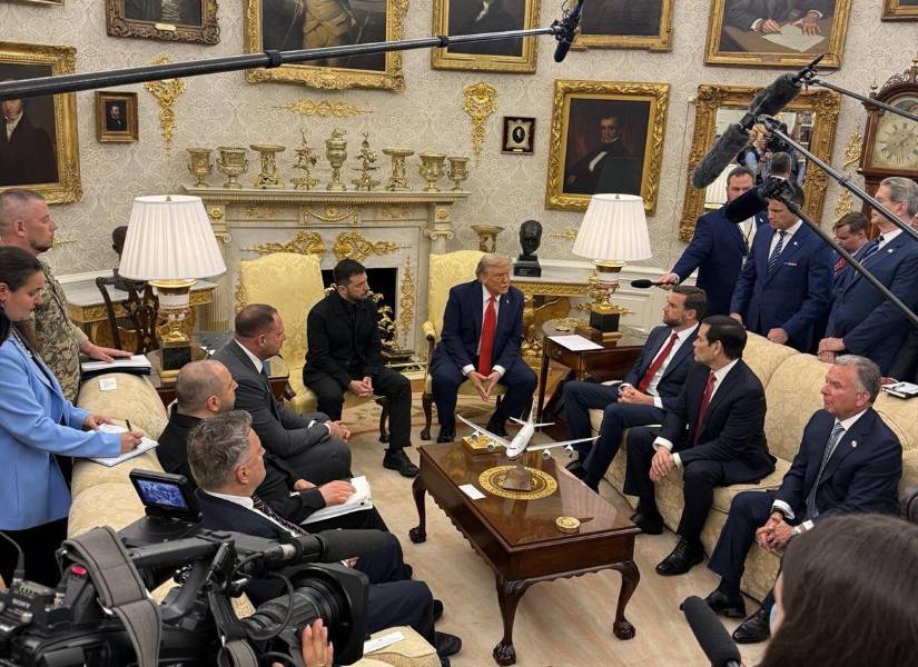 Donald Trump y Volodímir Zelenski reunidos en la oficina Oval de la Casa Blanca.