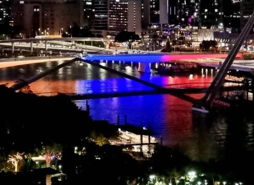 24 de mayo: edificaciones de España y Australia se iluminaron con los colores de la bandera de Ecuador