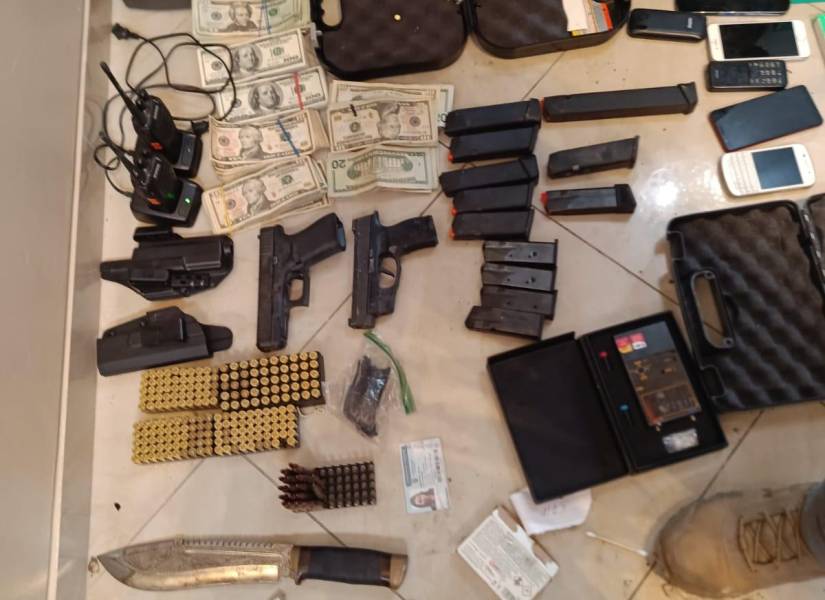 En el operativo se incautaron armas, dinero en efectivo y celulares.