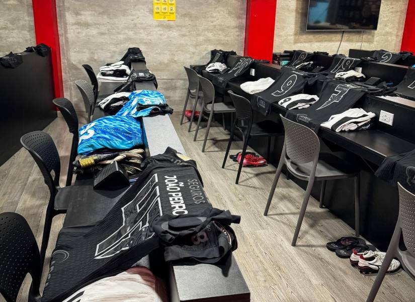 Corinthians no pudo usar el vestuario de visitantes por las fuertes lluvias.