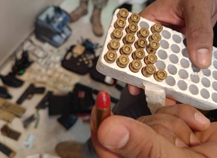 En el operativo se incautaron armas y dinero en efectivo.