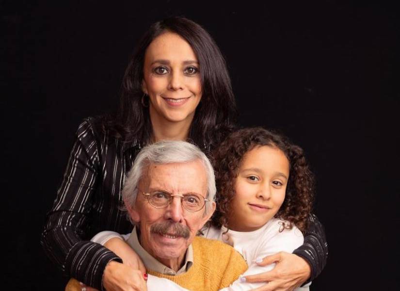 Michelle Oquendo junto a su padre, Diego Oquendo, y su hija Raquel.