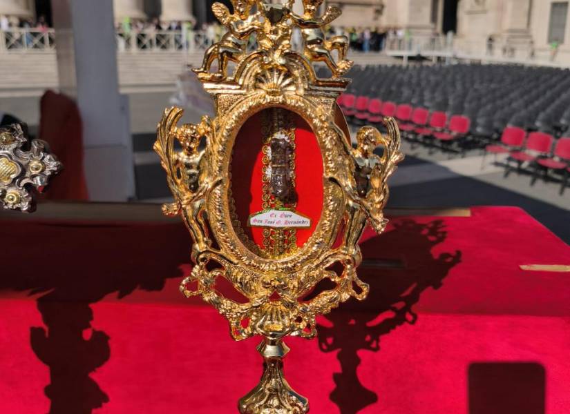 Reliquias de José Gregorio durante su canonización en El Vaticano.