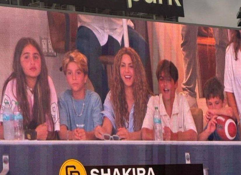 Shakira junto a sus hijos y los de Antonio de la Rúa (extremos)