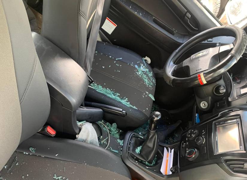 Los ladrones partieron los vidrios de la camioneta.