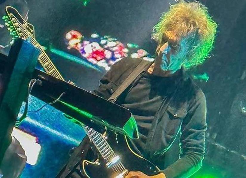 Perry Bamonte durante un concierto en Florida.