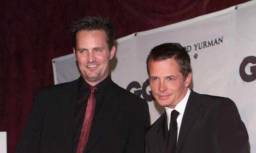 Matthew Perry y Michael J. Fox durante la entrega de premios de la revista GQ en el año 2000.