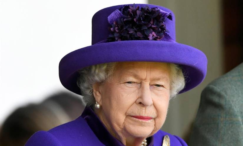 La reina Isabel II, bajo supervisión médica; la familia real viaja para estar con ella
