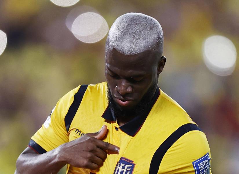 Enner Valencia celebra su gol ante Argentina este martes en un partido de la última fecha de las Eliminatorias sudamericanas a la Copa Mundial de 2026.