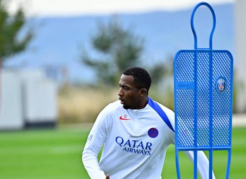 Willian Pacho será titular en el PSG ante el FC Barcelona por la Champions League.