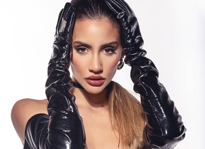 La cantante ecuatoriana Maga Córdova durante la grabación de su nuevo sencillo.