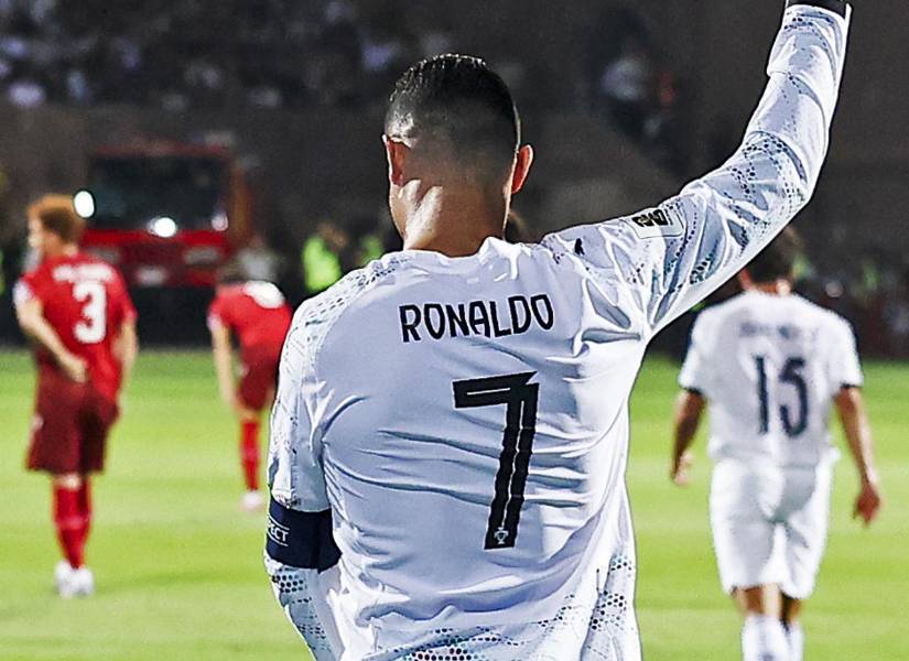 Cristiano Ronaldo anotó dos goles en la victoria de Portugal a Armenia.