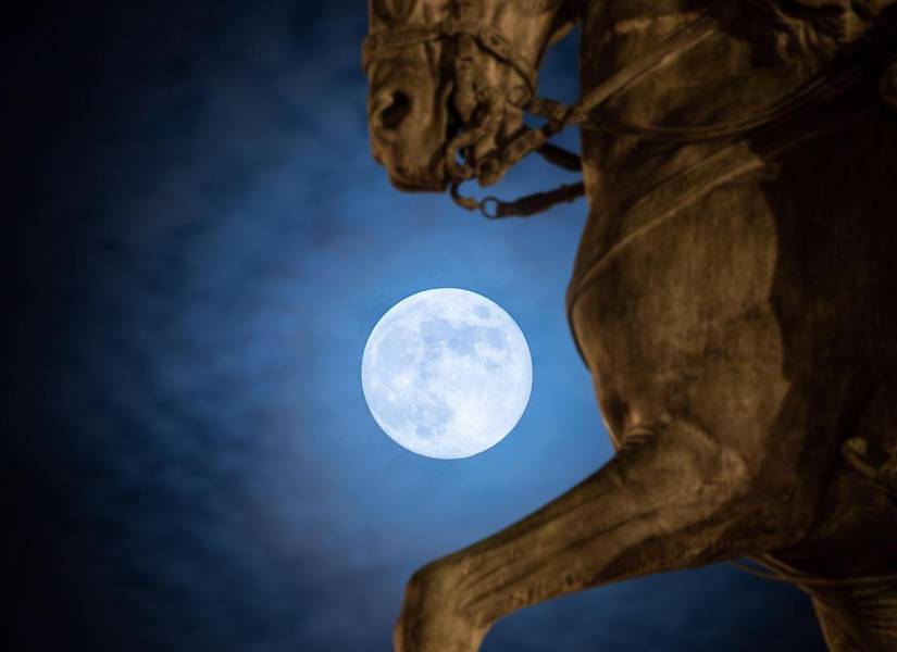 Luna del Castor vista desde Logroño, España.
