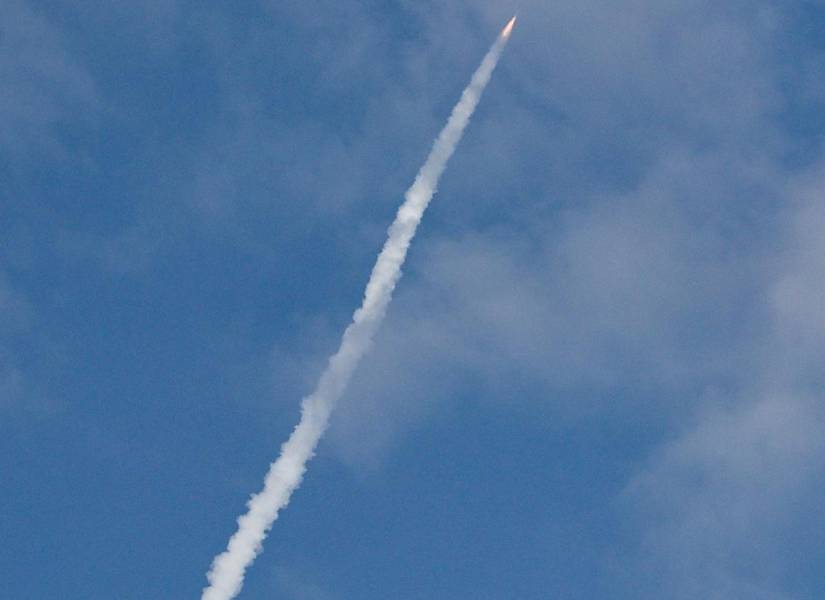 Sriharikota (India), 30/07/2025.- NASA-ISRO Synthetic Aperture Radar (NISAR), the first joint satellite of the Indian Space Research Organisation (ISRO) and NASA, is launched by ISRO’s GSLV-F16 rocket from Satish Dhawan Space Centre in Sriharikota, India, 30 July 2025. The satellite will scan the globe and provide all-weather at a 12-day interval, enabling a wide range of applications. NISAR can detect even small changes in the Earth’s surface such as ground deformation, ice sheet movement and vegetation dynamics, a press release by the ISRO said. EFE/EPA/Ragul Krishnan