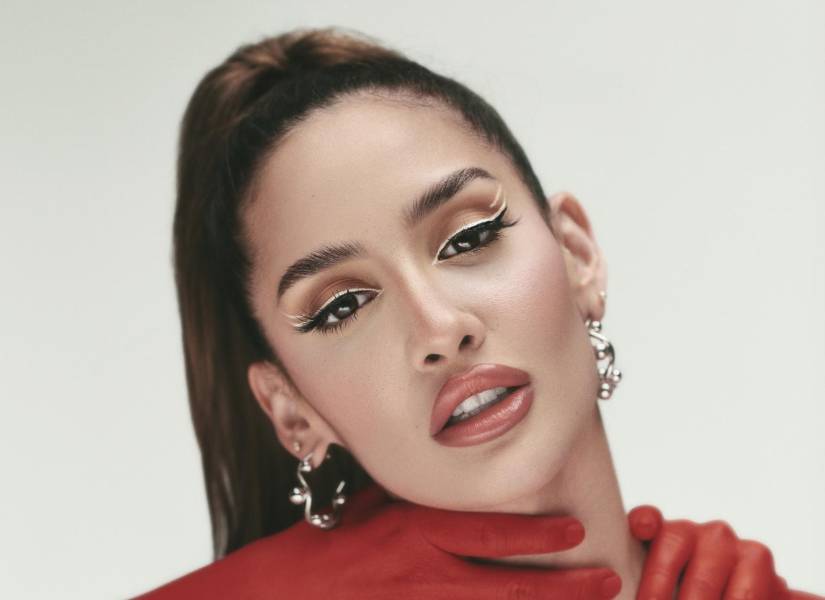 La cantante ecuatoriana Maga Córdova durante la grabación de su nuevo sencillo.