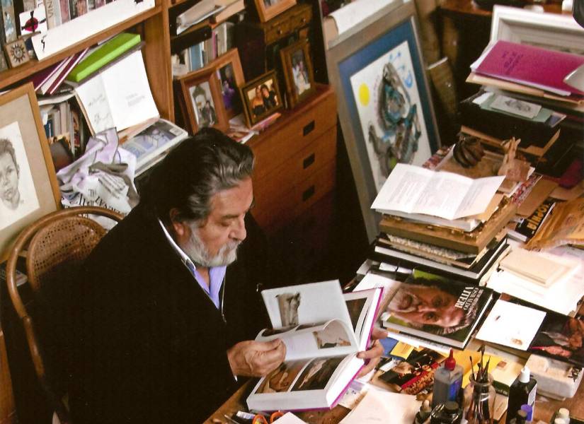 El artista Oswaldo Viteri en su residencia en la ciudad de Ambato.