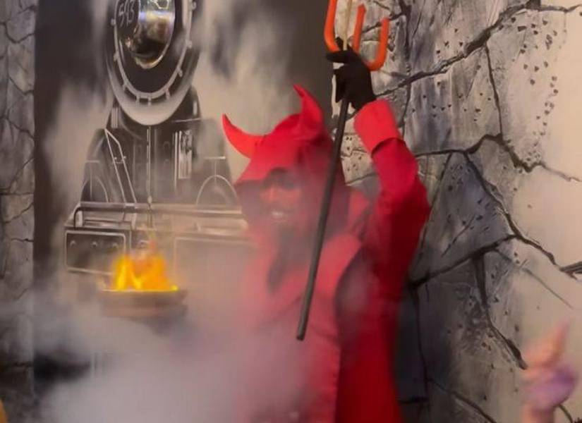 Meseros disfrazados de las leyendas ecuatorianas