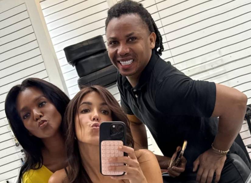 La Flaca Guerrero recibiendo su nueva peluca.