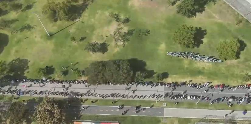 La fila atravesó todo el parque La Carolina.