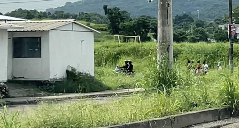 Un equipo de Ecuavisa.com visitó el sitio de la masacre una semana después, constató patrullajes ocasionales.