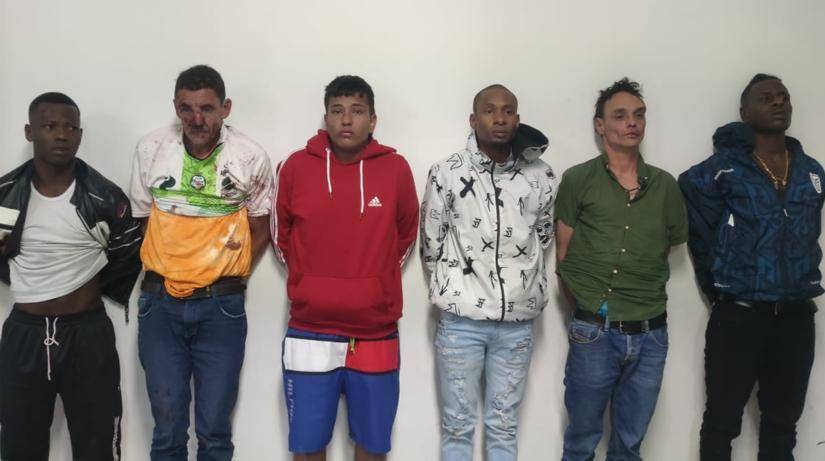 Imagen de las seis personas que fueron detenidas por el asesinato de Fernando Villavicencio ocurrido el pasado 9 de agosto del 2023.